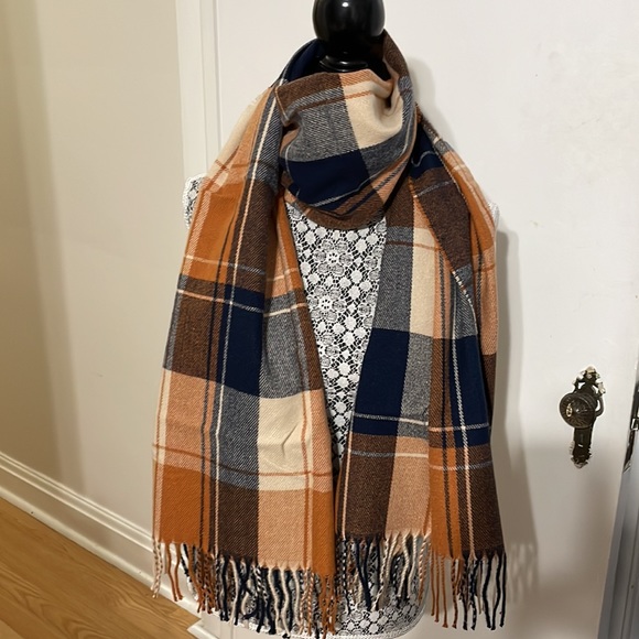 ⭐️Host Pick⭐️ Furtalk & Hatiis tartan plaid scarf NIB - Picture 3 of 7